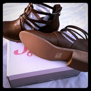 SOLD-Brown booties
